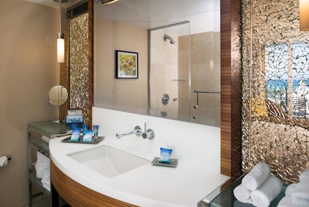 Hilton Waikiki Prince Kuhio Bathroom