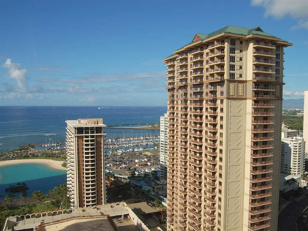Hilton Grand Waikikian 37