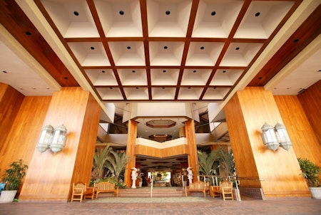 Hyatt Regency Waikiki Beach Resort & Spa Hotel Entrance
