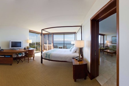 Royal Lahaina Resort Guestroom