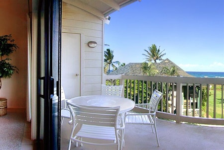 Panoramic view of a lanai and living rom