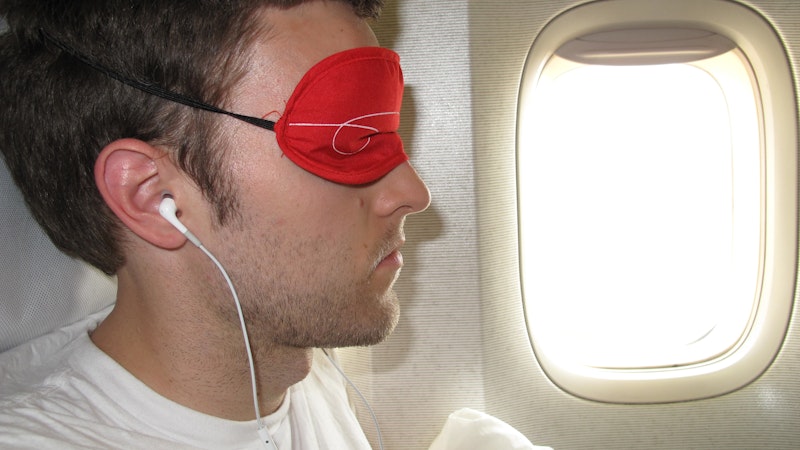 Avoid Hawaii Jet Lag! 6 Tips for Sleeping on the Plane