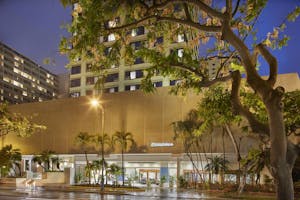 holiday-inn-express-31 Holiday Inn Express Waikiki Exterior