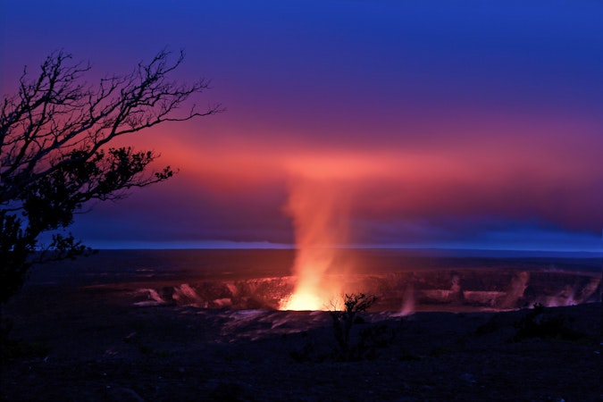 Kilauea Volcano erupts spectacularly!