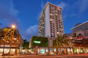 waikiki-beachcomber-outrigger-exterior15