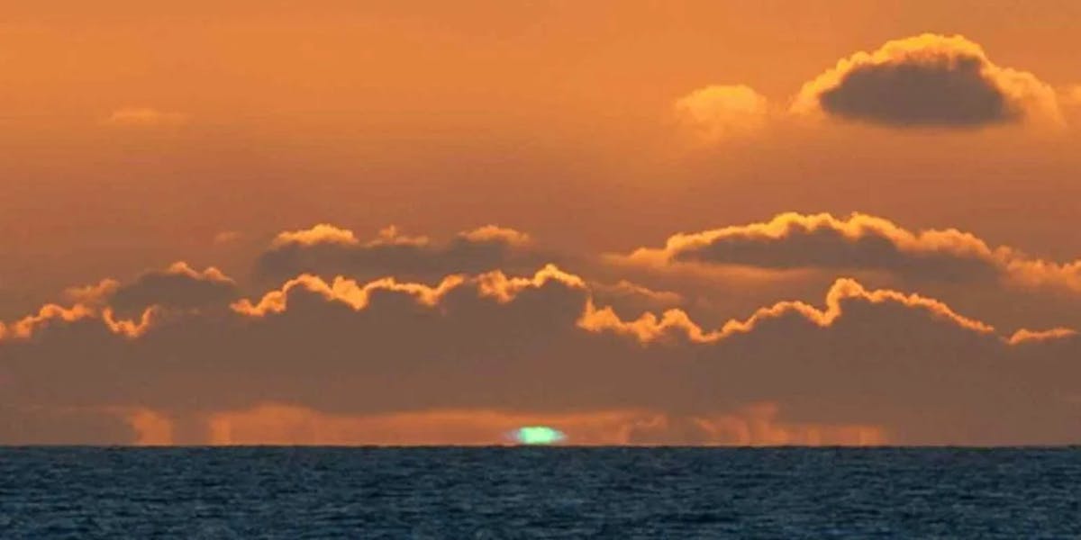 Hawaii-Green-Flash-at-sunset Hawaii-Green-Flash-at-sunset