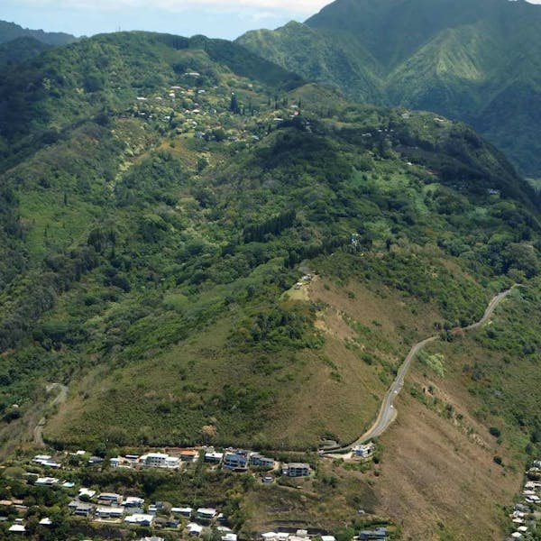 Round-Top-Drive-weaves-around-Tantalus-Mountain