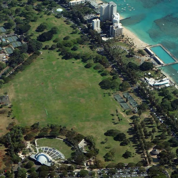 Waikiki-Shell-is-on-the-bottom-left-of-this-image-see-how-close-it-is-to-the-ocean