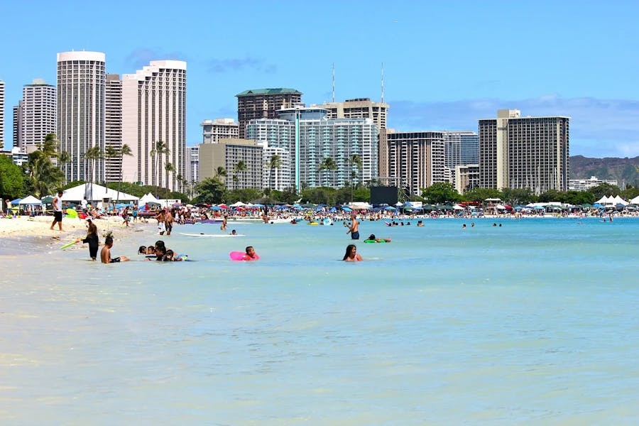Waikiki-Walking