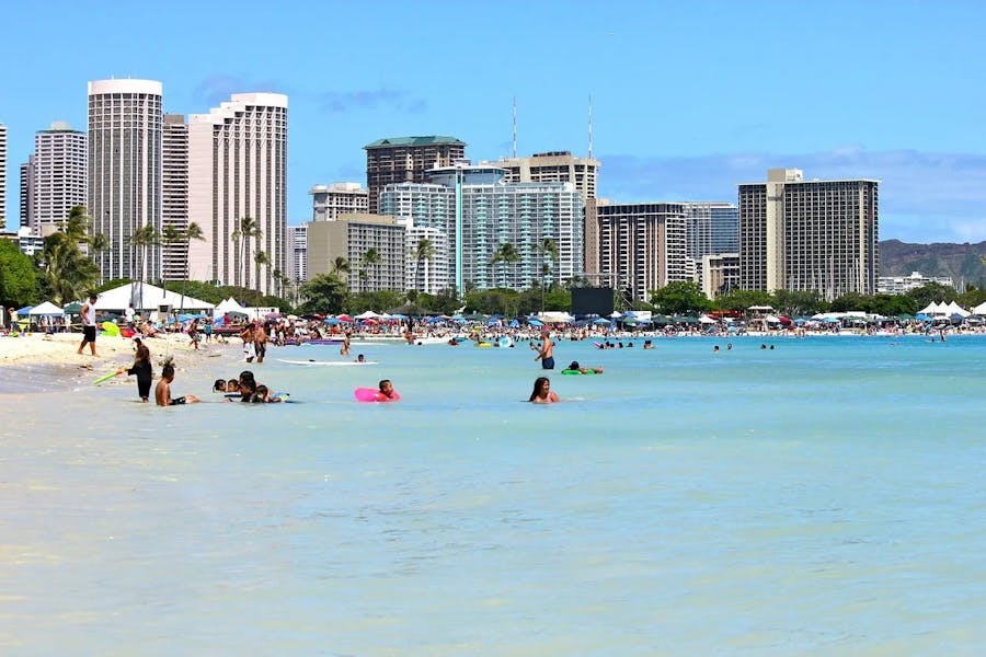 Waikiki-Walking