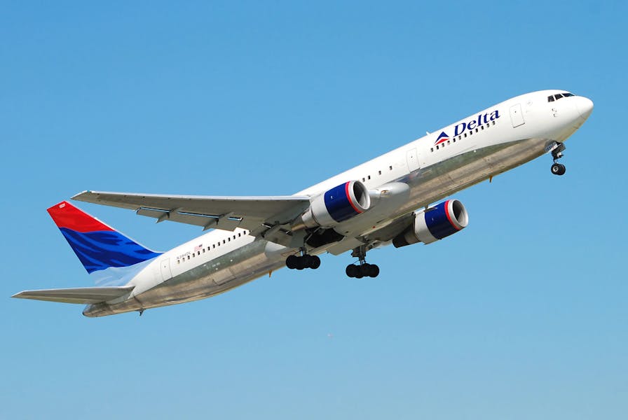 delta-airlines-plane-1-scaled