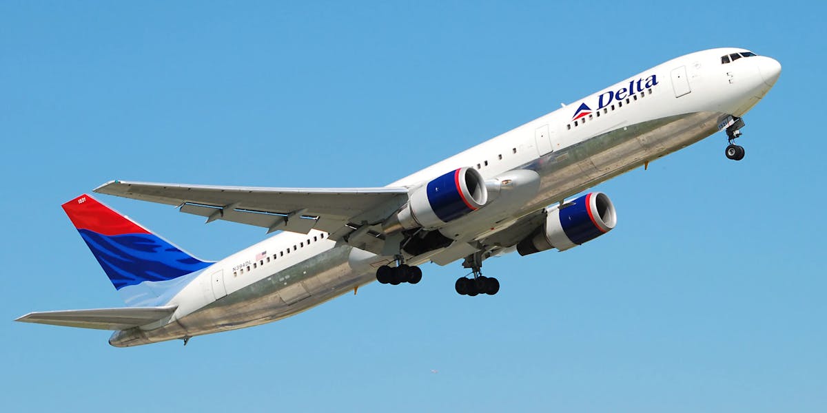 delta-airlines-plane-1-scaled delta-airlines-plane-1-scaled