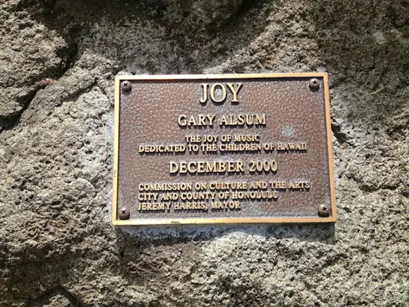 kapiolani-statue-joy-plaque kapiolani-statue-joy-plaque