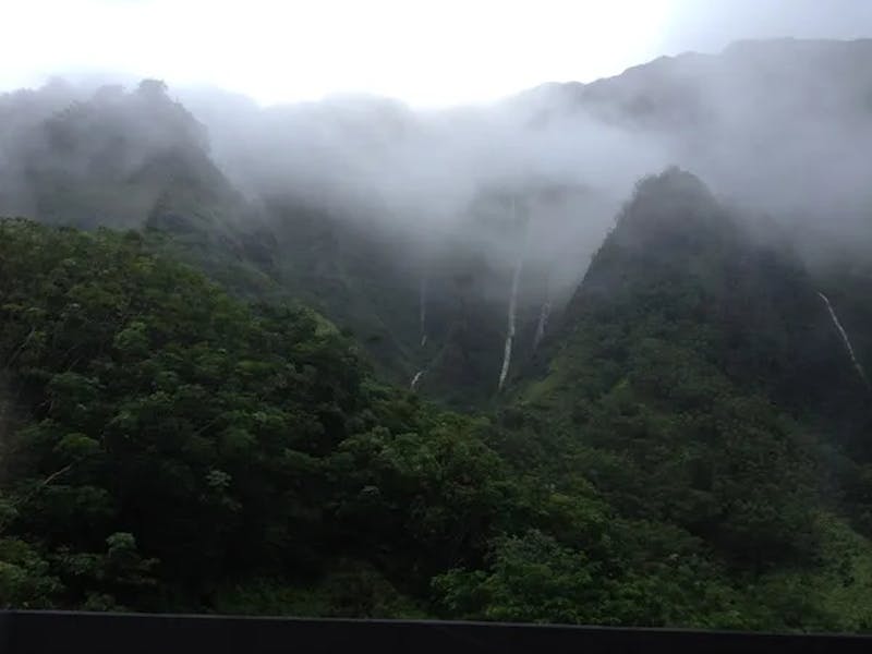 koolau-mountain-waterfalls