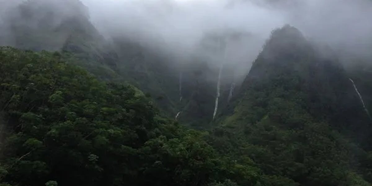 koolau-mountain-waterfalls koolau-mountain-waterfalls