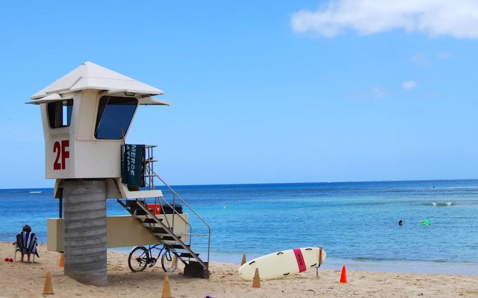 lifeguard-stand-waikiki
