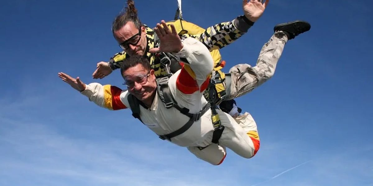 skydiving-safety-tandem-e1464377179927 skydiving-safety-tandem-e1464377179927