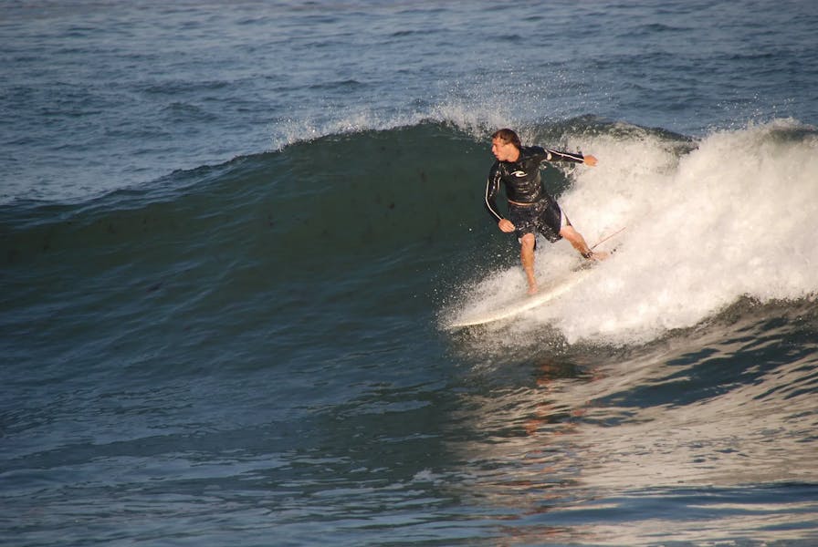 surfer-238086_1920